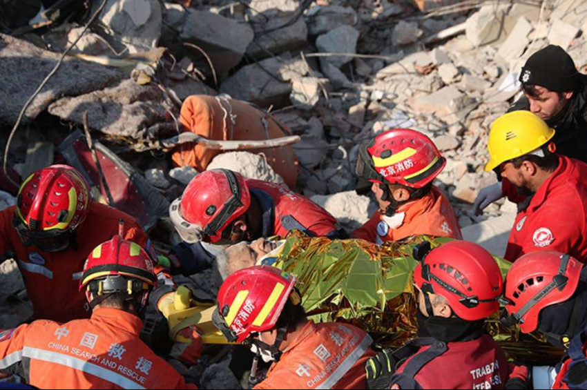Depremde ölenlerin sayısı 30 bine ulaştı