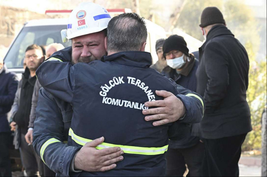 Kahramanmaraştaki acıların ortasında hüzünlü sevinç gözyaşları döküldü