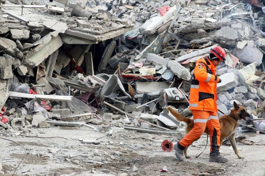 Hatayda bir kadın enkaz altından 204 saat sonra çıkarıldı