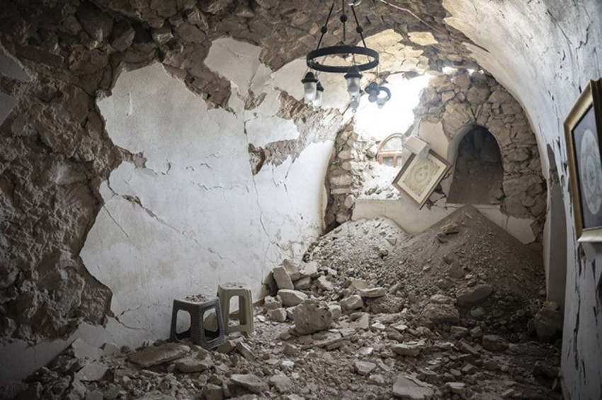 Bayezid-i Bistami Türbesi ve Darb-ı Sak kalesi depremde bu hale geldi