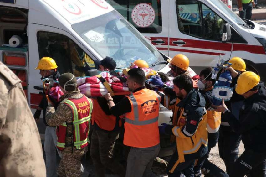 Antakyada depremin 13. gününde 3 kişi birden kurtarıldı