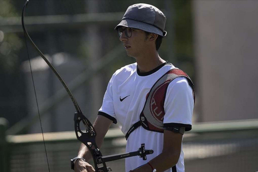 Mete Gazoz şampiyonluk okunu depremzedeler için sattı