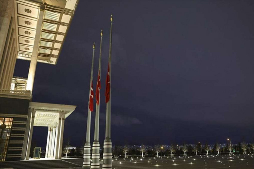 Milli Yas ilan edildi, Türkiyede bayraklar yarıya indirildi