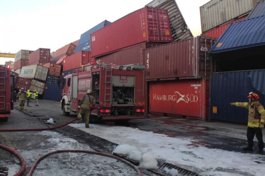 İskenderun Limanındaki yangın yangın bombası ile söndürüldü