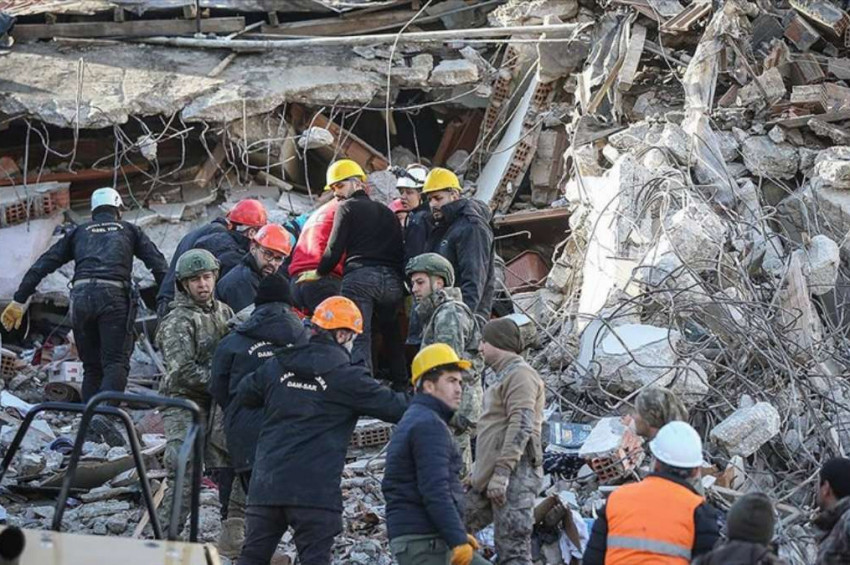 Deprem bölgesinde ölenlerin sayısı 12 bini aştı