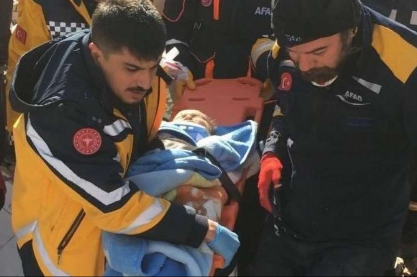 Adıyamanda altı aylık bebek enkazdan  82 saat sonra sağ kurtarıldı