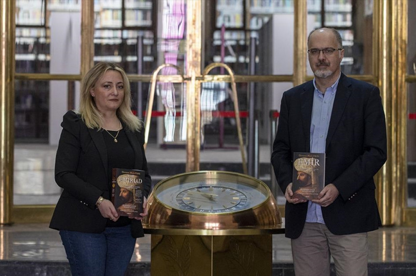 Fatih Sultan Mehmet için yazılan Latince epik şiir Türkçe ve İngilizce yayımlandı