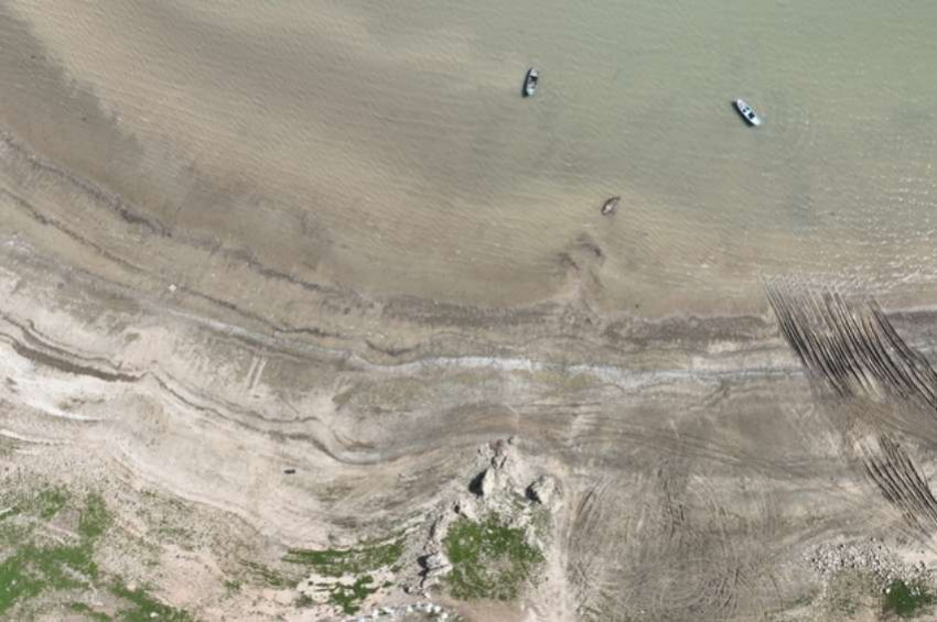 Büyükçekmece Gölündeki su azlığı İstanbul için susuzluk tehlikesi alarmı gibi