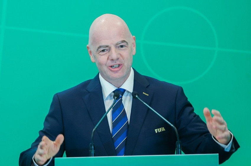 FIFA Başkanı seçimi kazandı ve hepinizi seviyorum dedi.