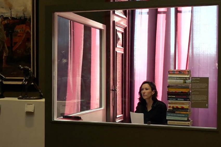 Saskia De Coster, bir ay kendini müzeye hapsederek bir kitap yazdı
