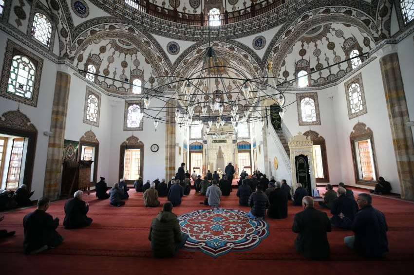 Depremde ölen turist rehberleri için mevlit okundu