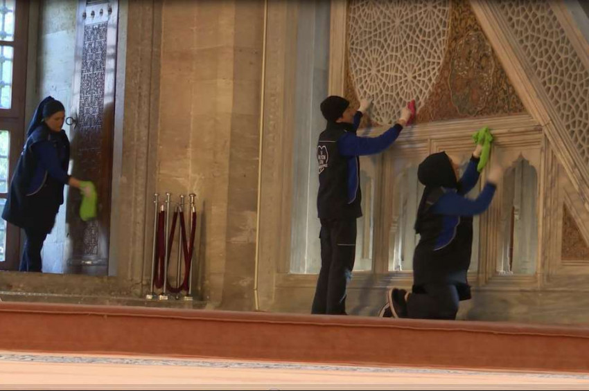 İstanbulun tarihi mabedleri ve Selatin Camileri Ramazana hazır