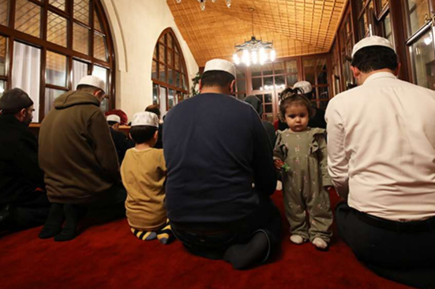 Ramazan ayının ilk teravih namazı kılındı