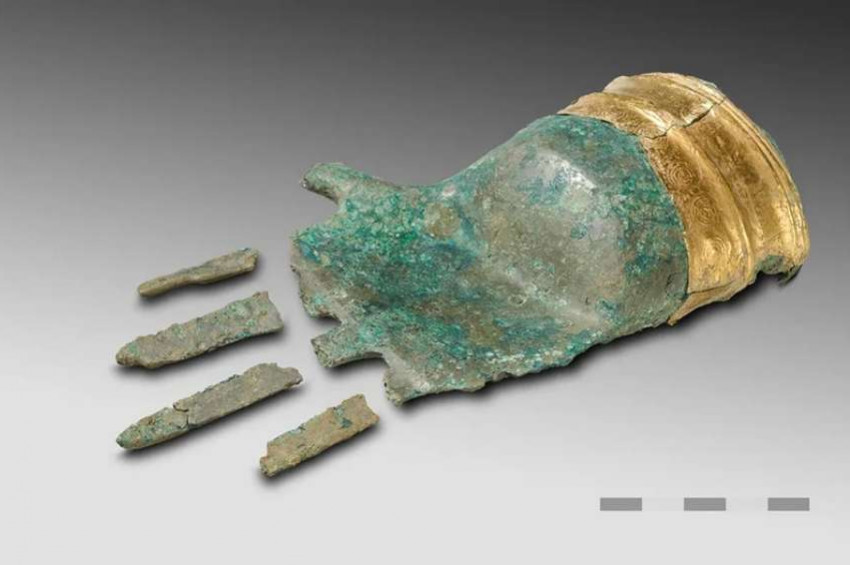 İsviçrede bulunan altın kelepçeli tunçtan elin gizemi çözülemedi