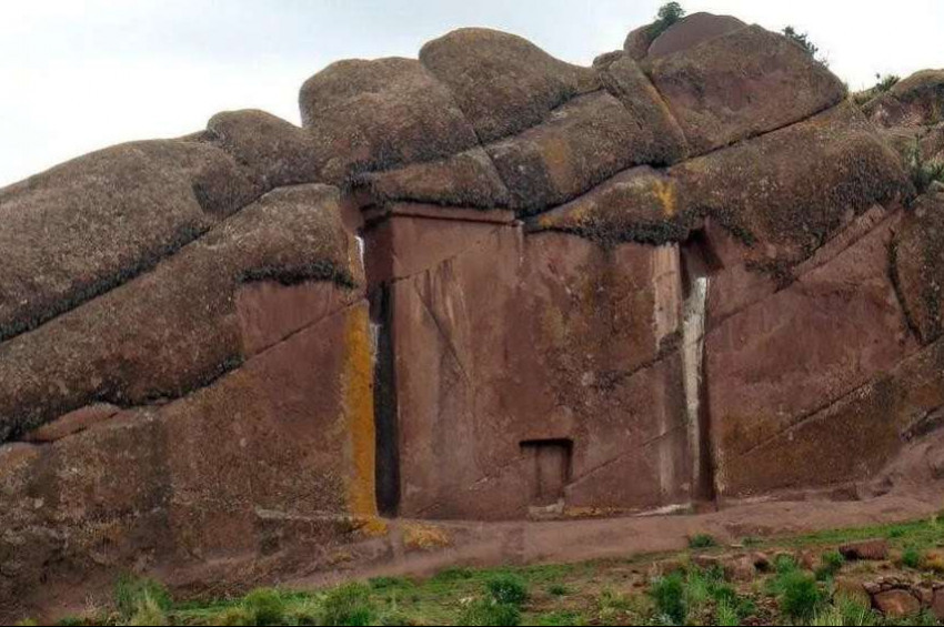 Perudaki gizemli taş kapı Aramu Muru
