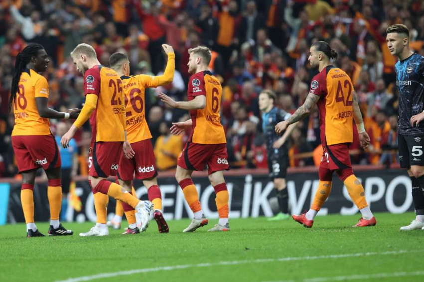 Galatasaray, Adana Demirsporu yenerek liderliğini korudu