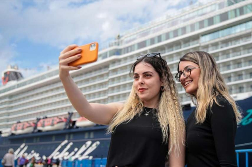 Antalyaya bu yıl havayolu ile gelen yabancı turist sayısı şimdiden 1 milyonu aştı