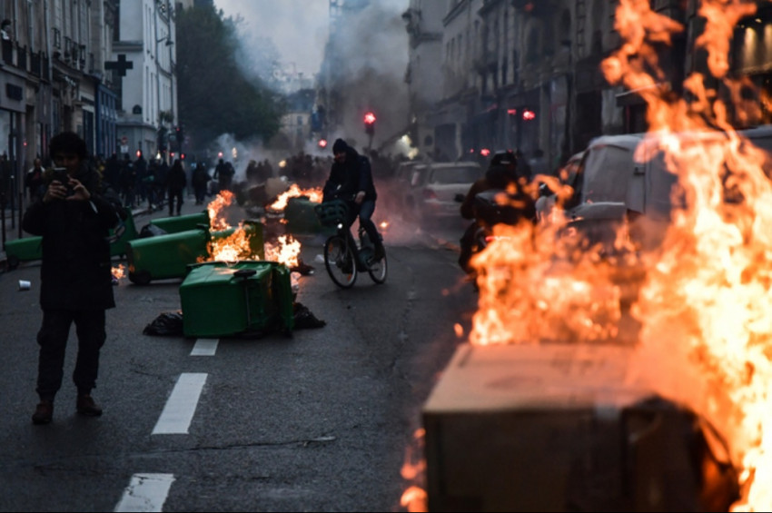 Emeklilik yaşını yükselten Fransada tepkiler çığ gibi büyüdü