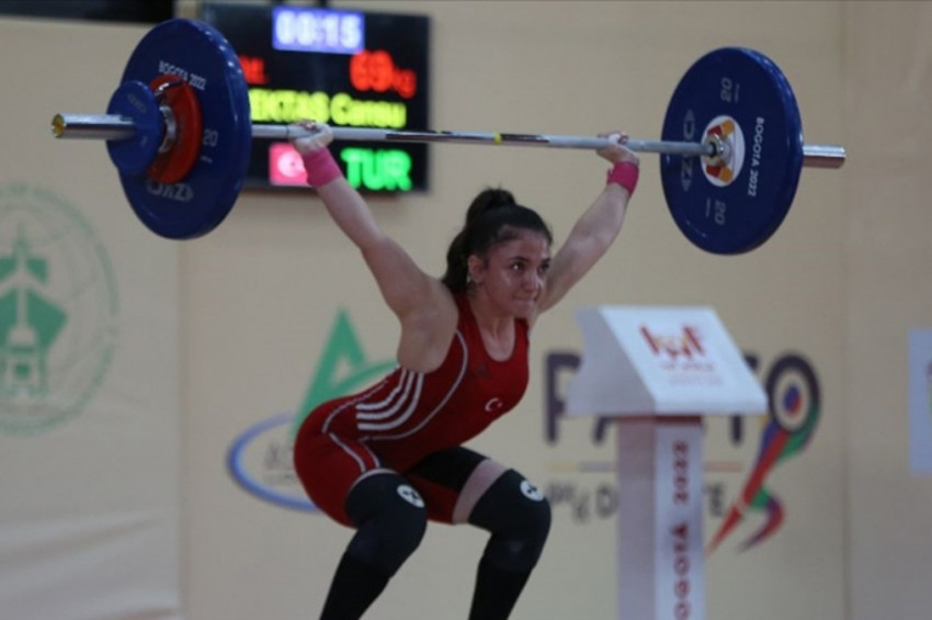 Halterci Cansu Bektaş, 3 rekor kırarak Avrupa şampiyonu oldu