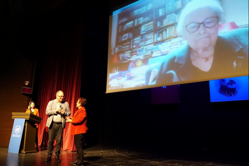 Prof. Dr. İoanna Kuçuradiye Çağdaş Yaşam 17. Cumhuriyet Ödülü