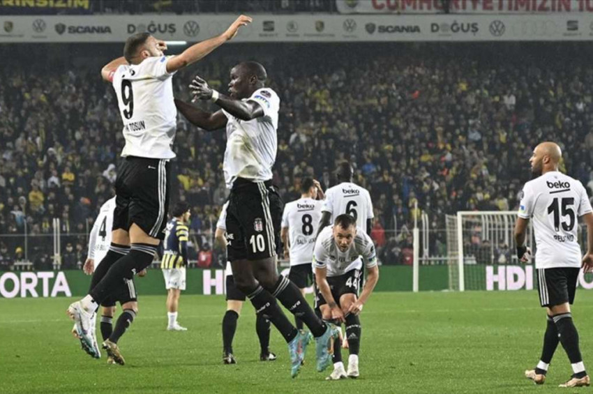 Beşiktaş Fenerbahçeye şampiyonluk yolunda ağır darbe vurdu: 4-2 yendi