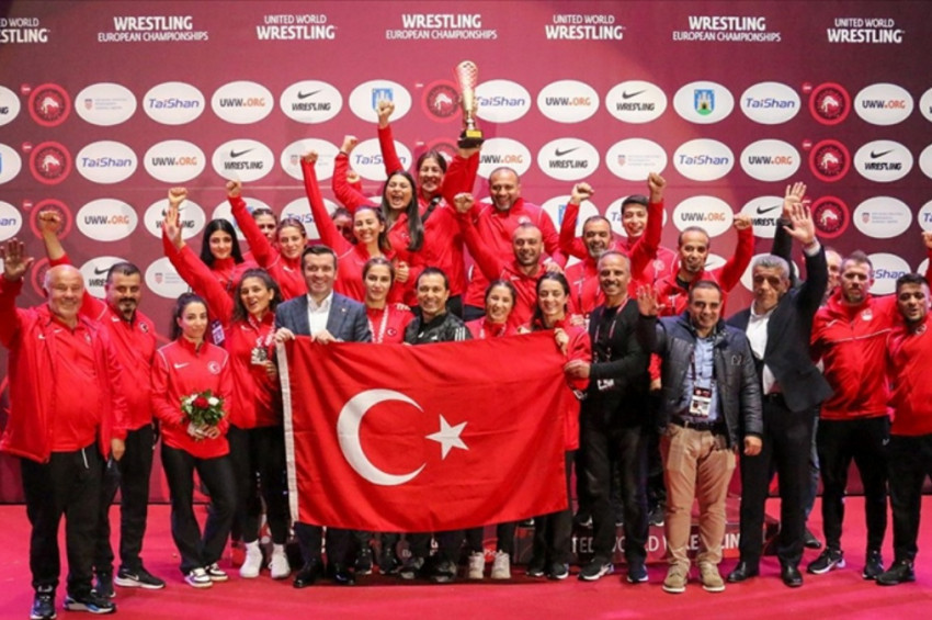 Türk Kadın Güreş Milli Takımı Avrupa ikincisi oldu