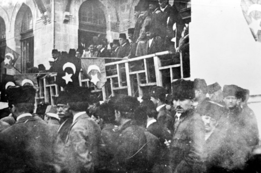 Türkiye Büyük Millet Meclisi'nin ilk açıldığı günün fotoğrafları