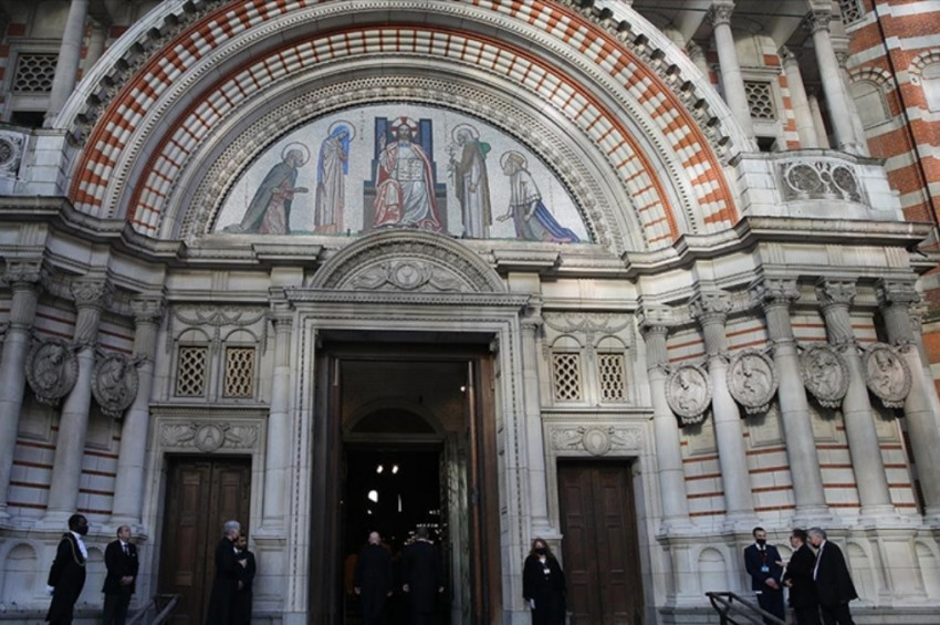 İngilterede kadın rahipler ilk kez taç giyme törenine katılacak