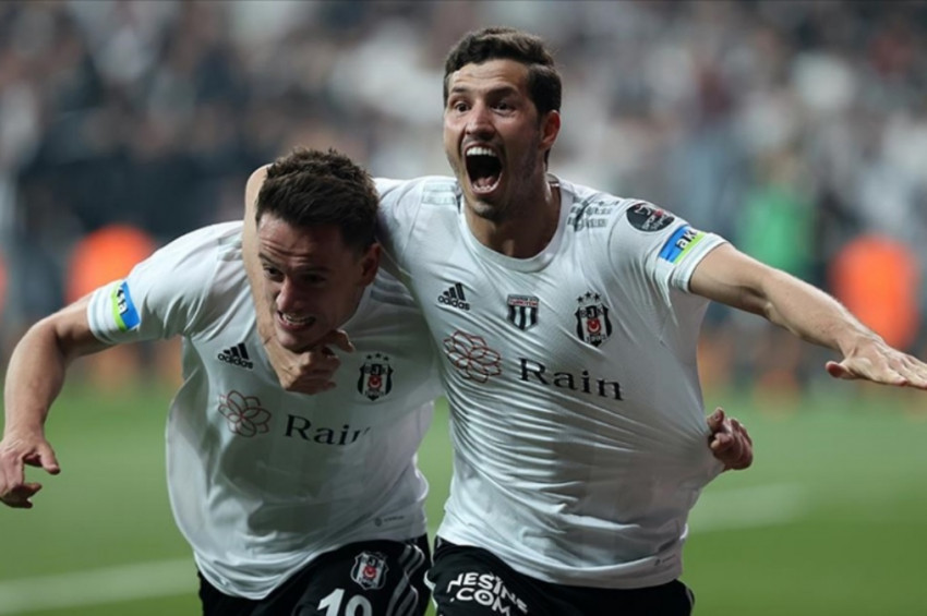 Beşiktaş: 3 - Galatasaray: 1 Süper ligde şampiyonluk yarışı kızıştı