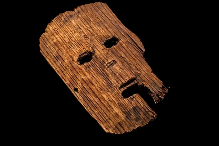 Japonyada 1800 yıllık tören maskesi bulundu