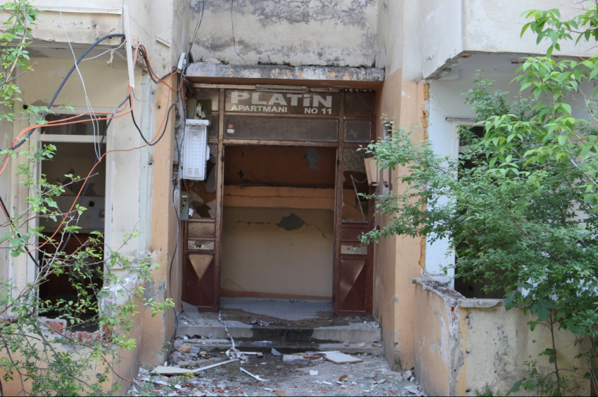 Şair Bahaettin Karakoçun evi de deprem mağduru