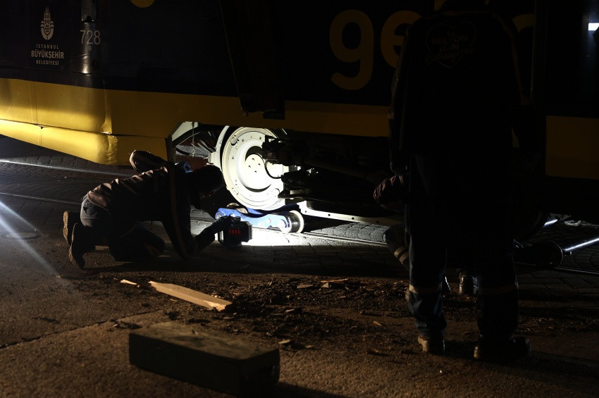 Kabataş Bağcılar tramvayı raydan çıktı