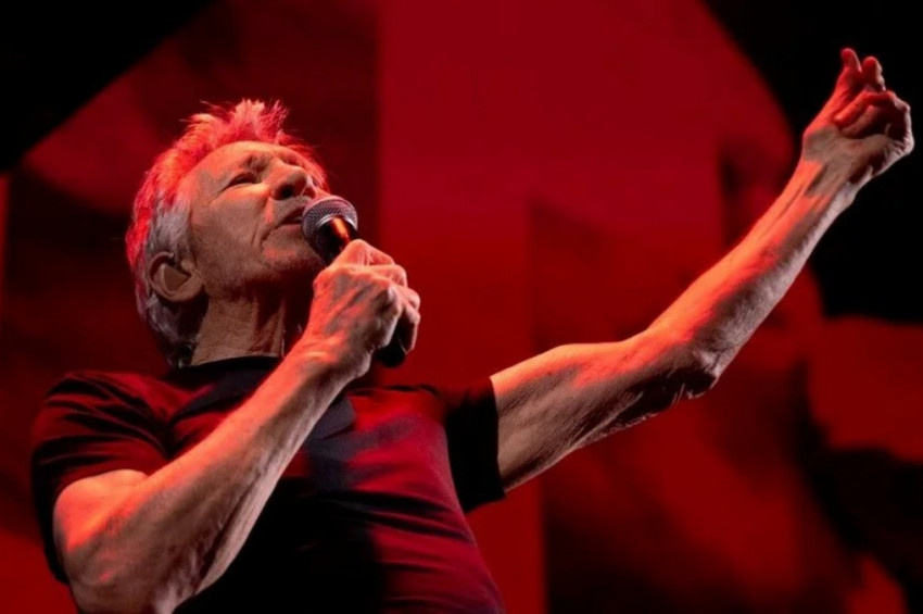 Ünlü müzisyen Roger Watersa Nazi kılığı soruşturması