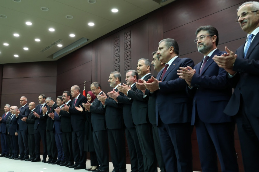 Türkiyenin yeni bakanları belli oldu