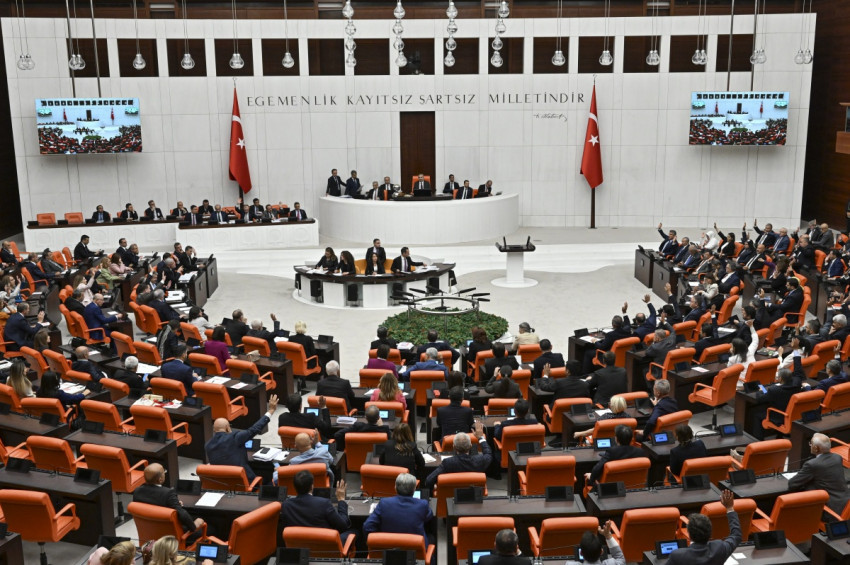 Memur maaş ve emekli aylıklarına zam oranı yasalaştı