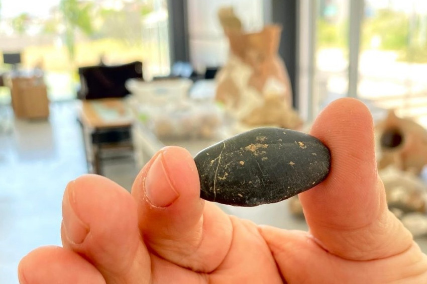 Arkeologlar Bornovada 8 bin yıllık sayı taşı buldular