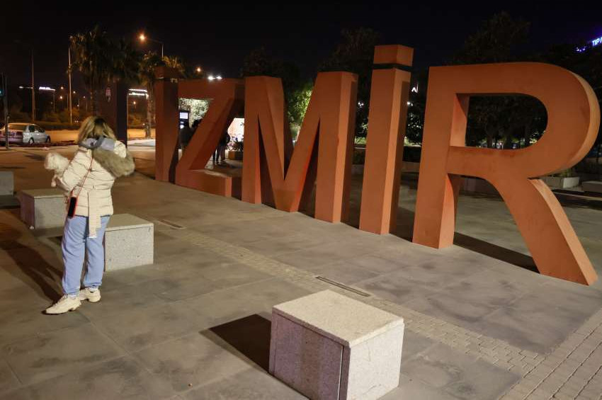 İzmirde metro ve tramvay çalışanları grev başlattı