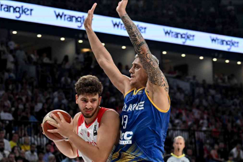 Ukraynayı yenen Türkiye, FIBA Olimpiyat Ön Eleme Turnuvasında yarı finade