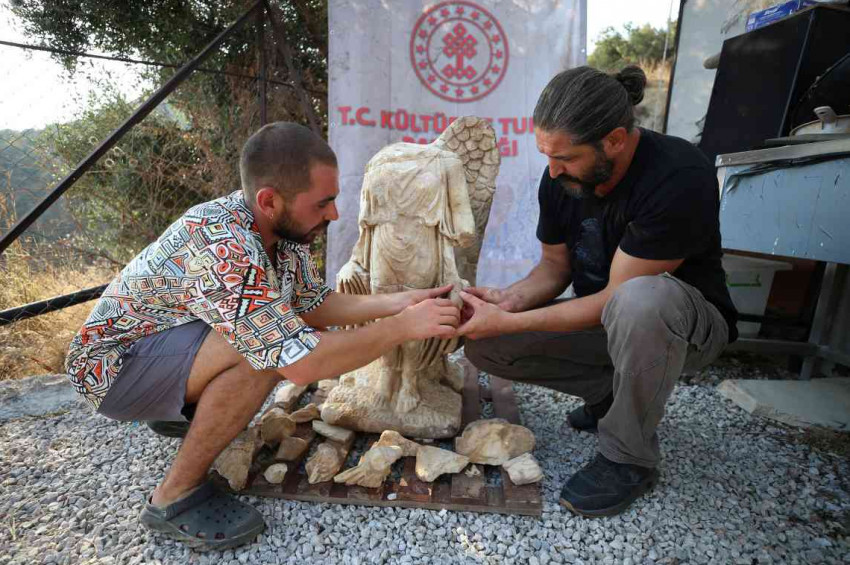 Antalyada arkeologlar tanrıça Nike heykeli buldu
