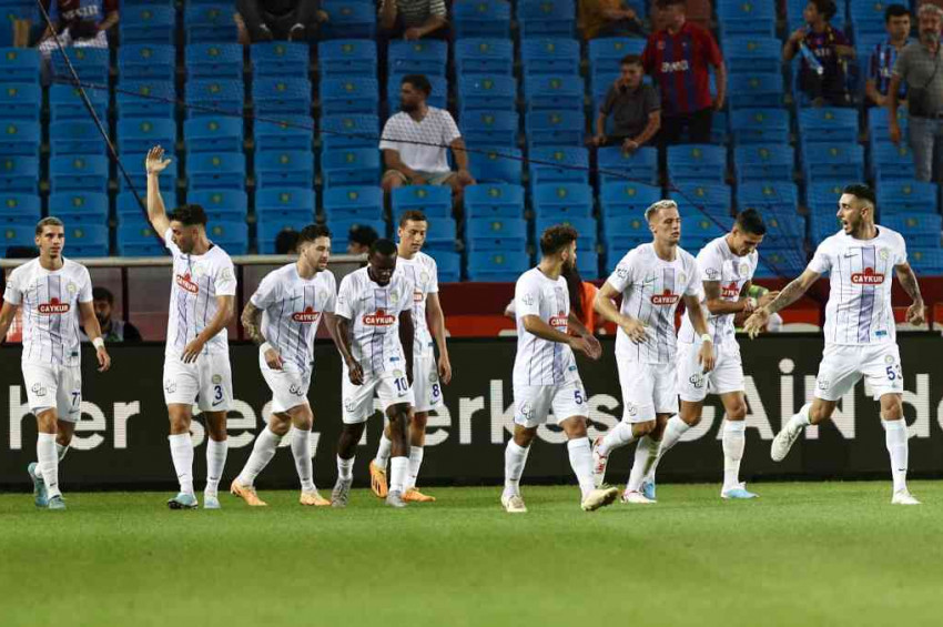 Karadenizde gol düellosu: Trabzonspor: 2 - Çaykur Rizespor: 3