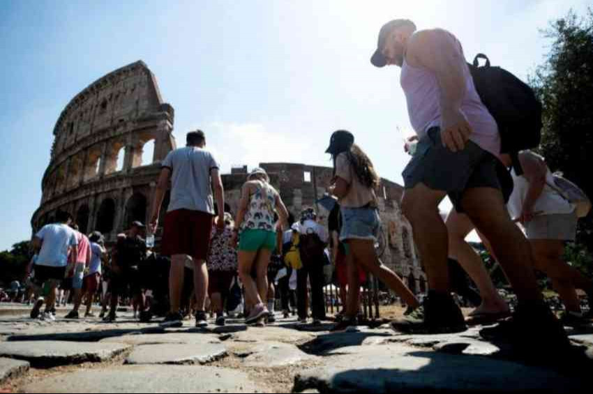 Roma fare istilasında ünlü Kolezyum binasını bile fareler bastı
