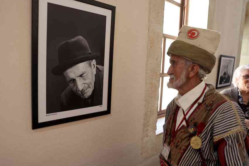 Ustaların Objektifinden Aşık Veysel fotoğraf sergisi açıldı.