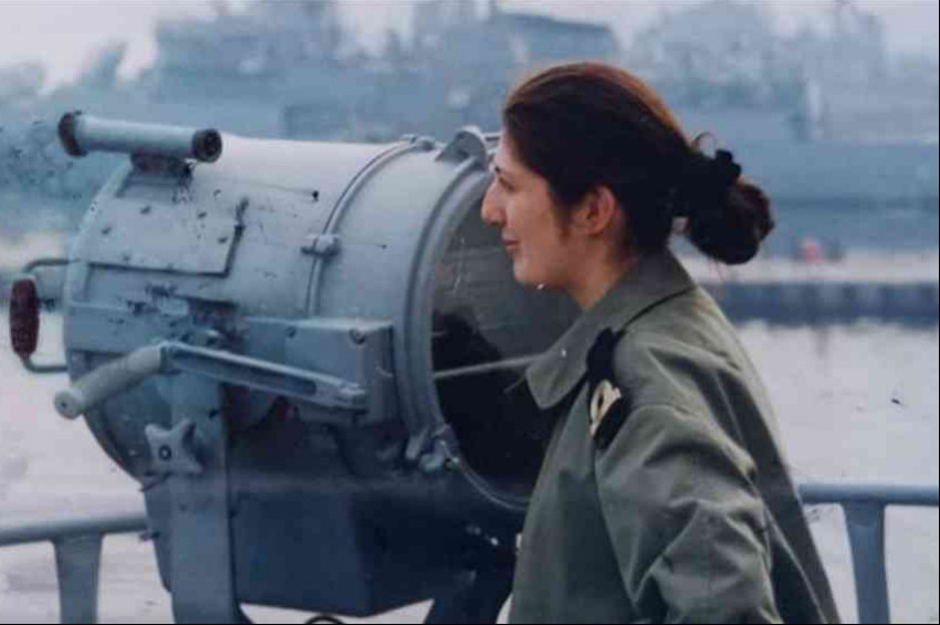 Türkiyenin ilk kadın amirali tuğamiral Gökçen Fırat