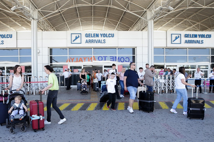 Antalya uçak ve yolcu trafiği açısından yeni bir rekor kırdı