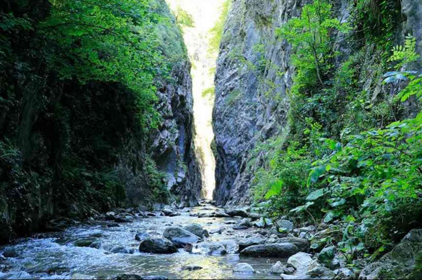 Serindere Kanyonu sıcaktan bunalanları çağırıyor