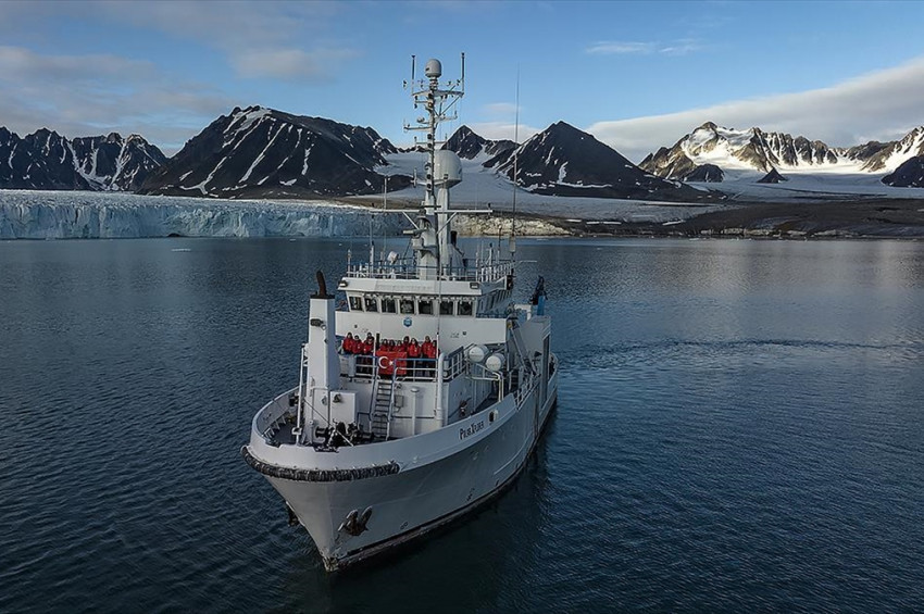 Antartikaya giden Türk bilim heyetini kutup ayıları korkuttu