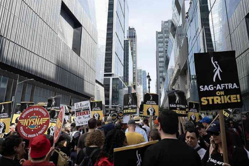 Grevdeki Hollywood senaristleri yapımcılarla ön anlaşmaya vardı