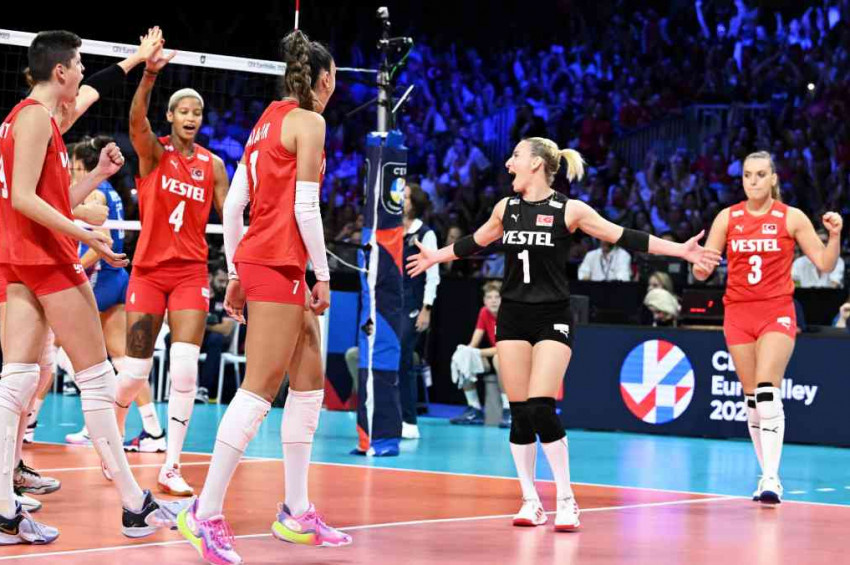 Türkiyenin kızları başardı: A Milli Kadın Voleybol Takımı Avrupa Şampiyonu