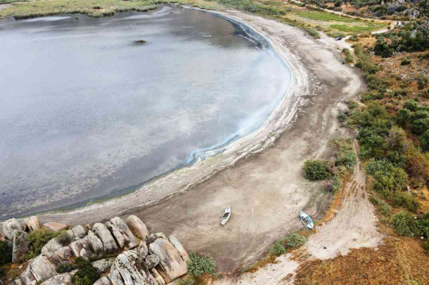 Endüstriyel atıklar Bafa Gölünü kirletiyor