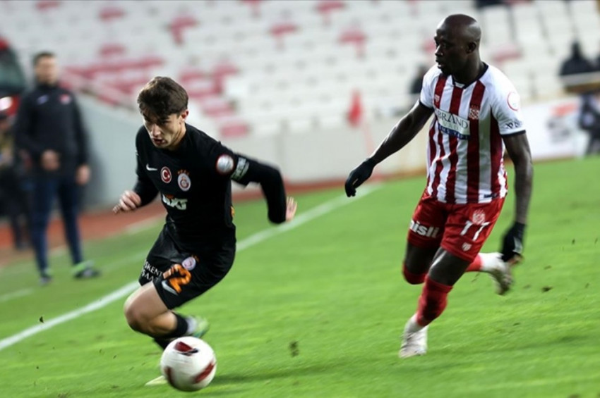 Sivasspor, Galatasaraya zirve yarışında çelme taktı: 1-1